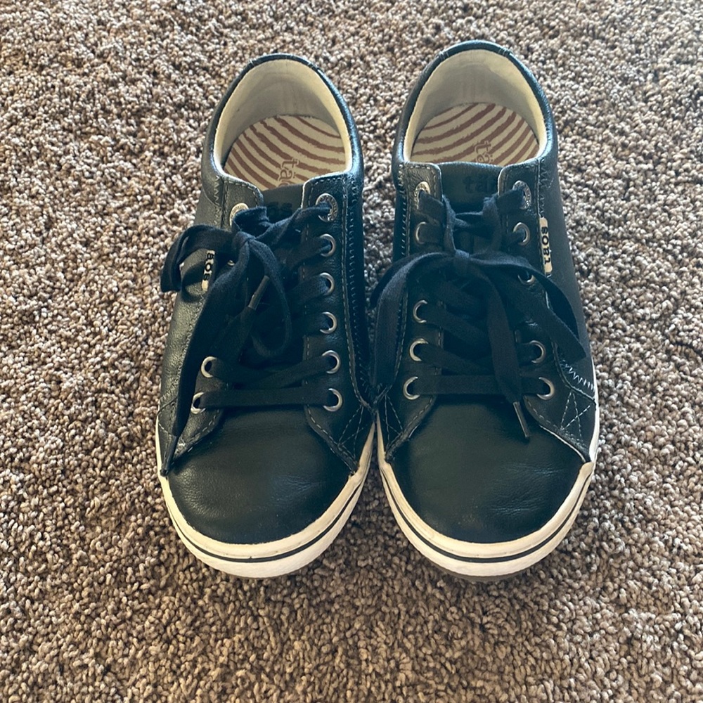 Women’s Taos tennis shoe